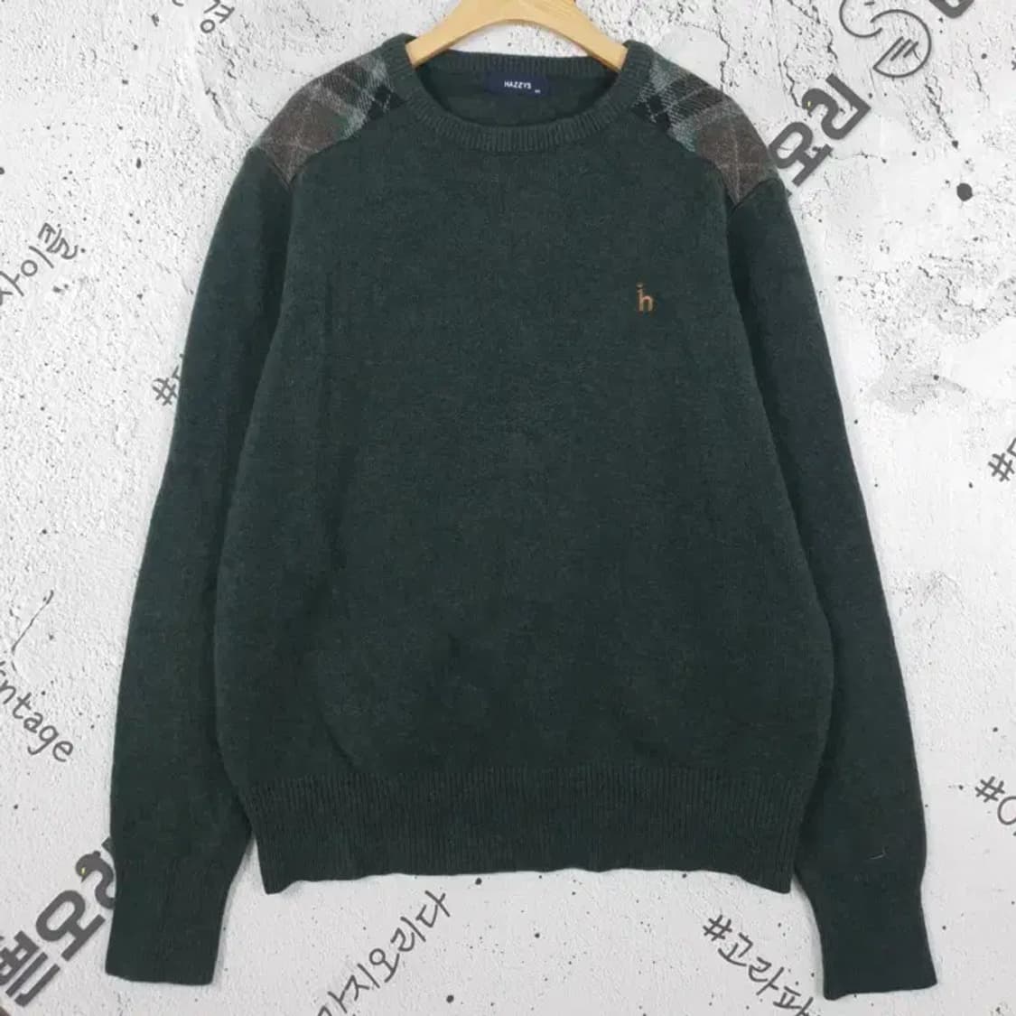 헤지스 숄더 패턴 라운드 울100% 니트 카키 105 2400017 상품이미지1