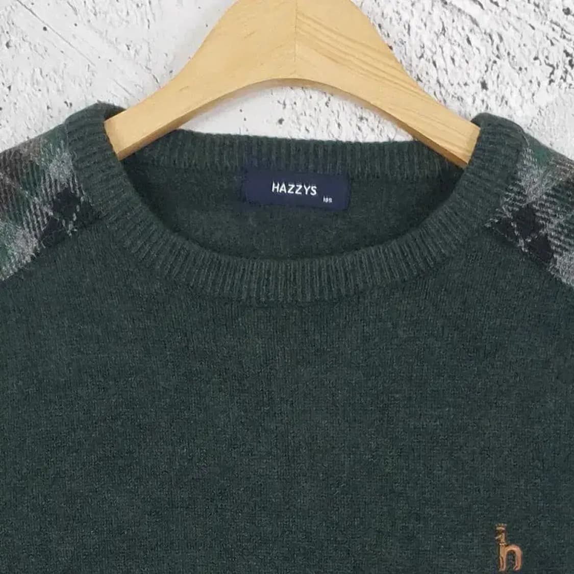 헤지스 숄더 패턴 라운드 울100% 니트 카키 105 2400017 상품이미지4