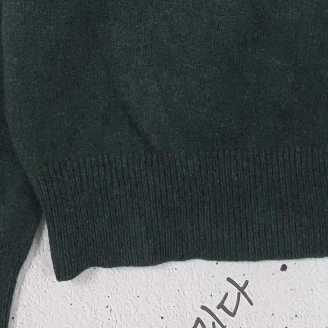 헤지스 숄더 패턴 라운드 울100% 니트 카키 105 2400017 상품이미지5