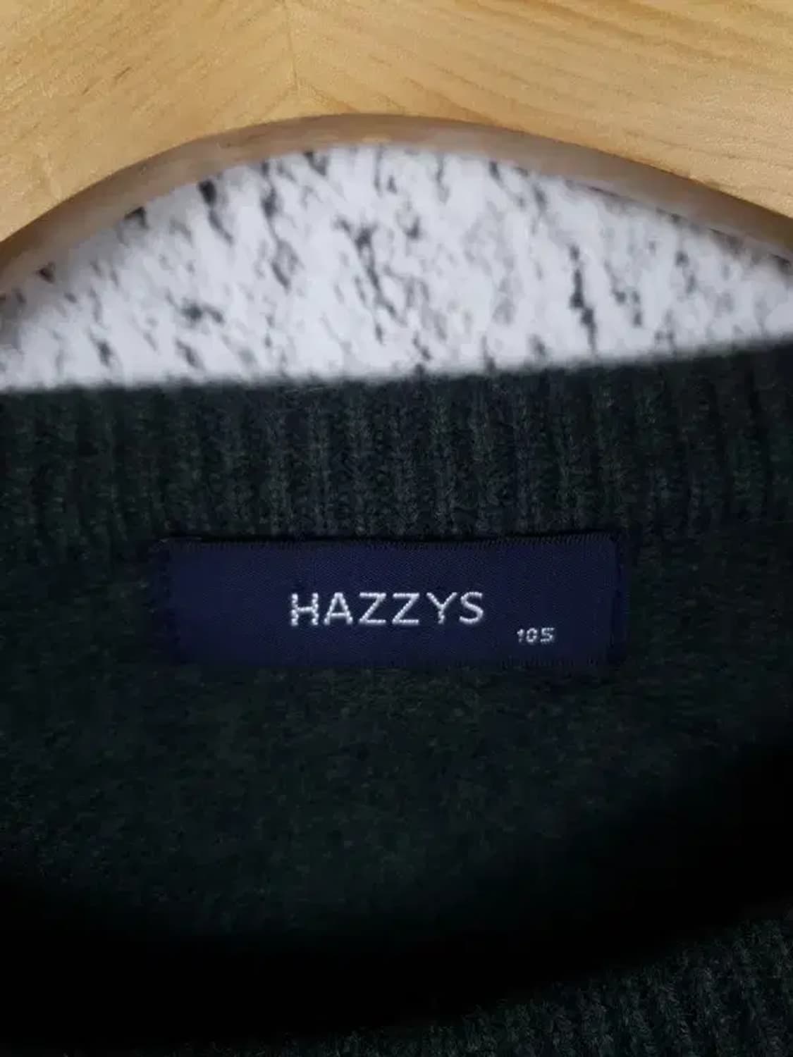 헤지스 숄더 패턴 라운드 울100% 니트 카키 105 2400017 상품이미지9