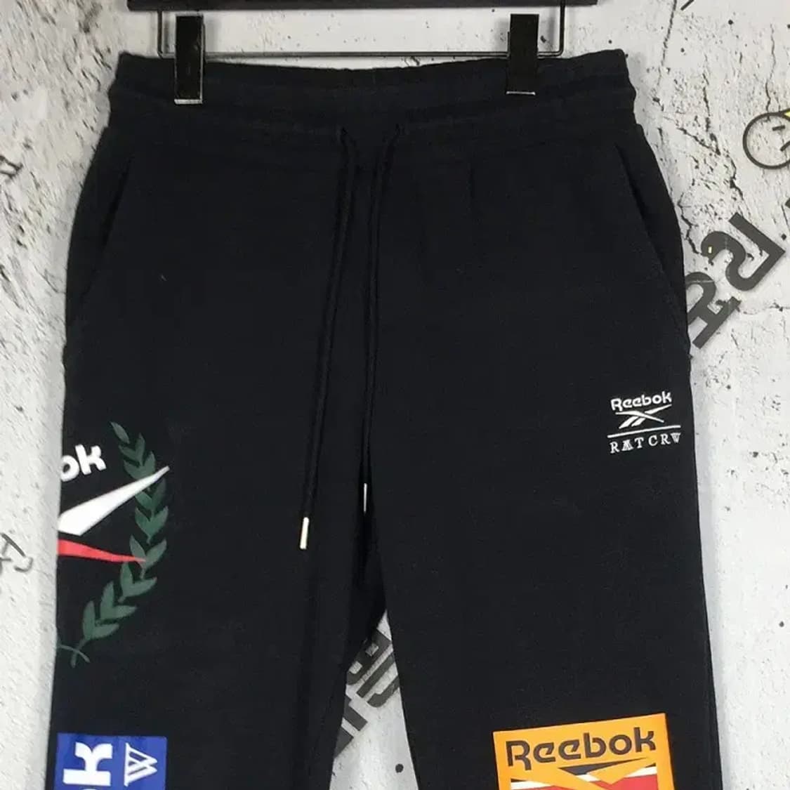 리복 x 로맨틱크라운 비전투 클래식 스웻 조거 블랙 L 4400100 상품이미지3