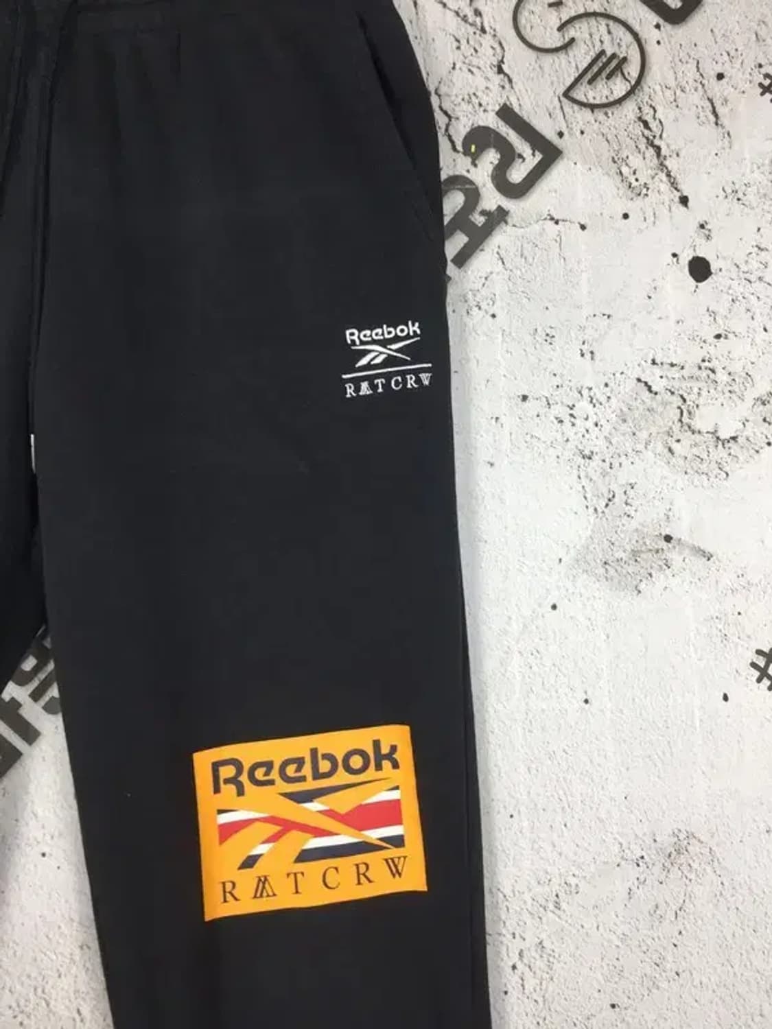 리복 x 로맨틱크라운 비전투 클래식 스웻 조거 블랙 L 4400100 상품이미지5