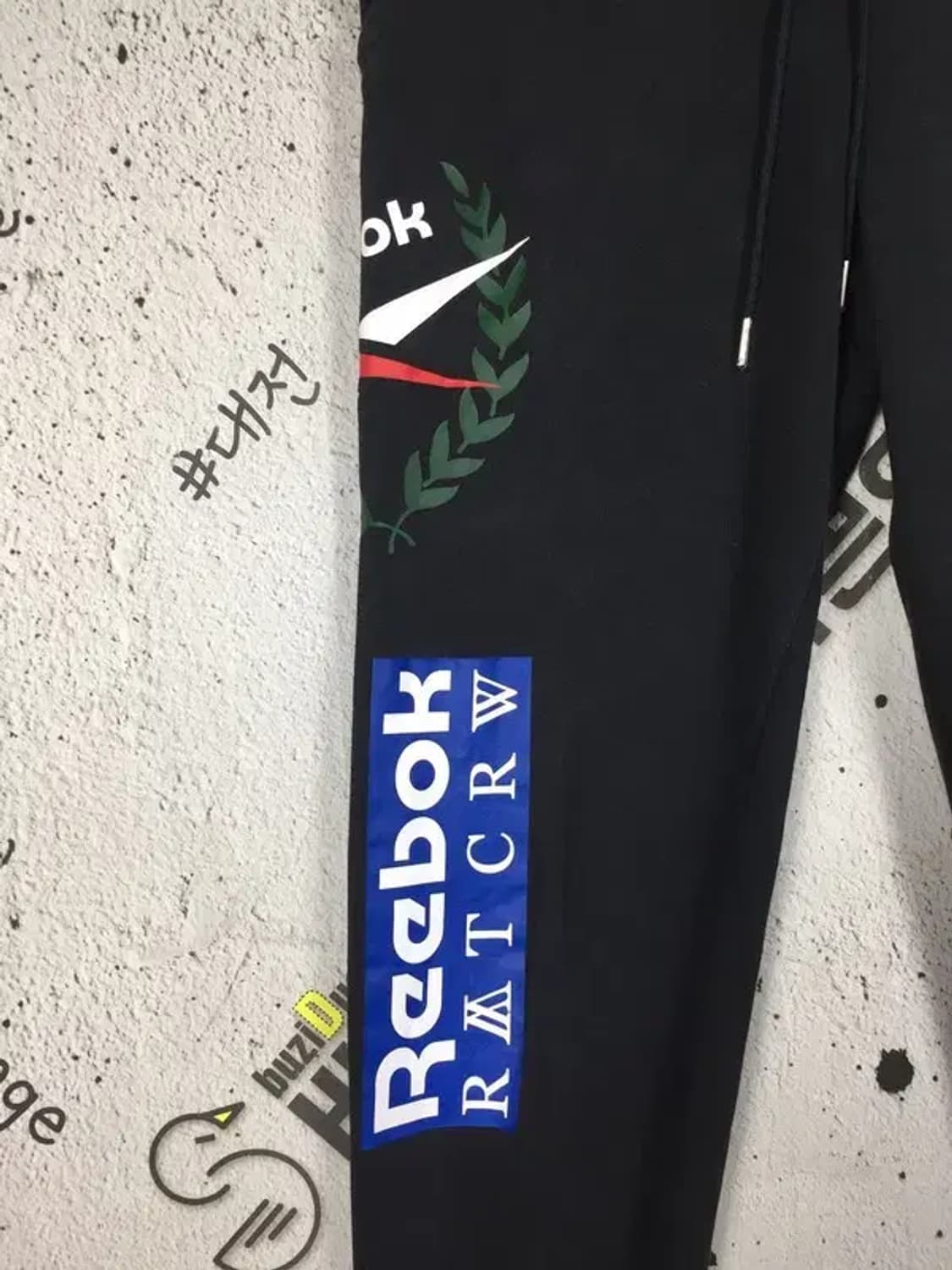 리복 x 로맨틱크라운 비전투 클래식 스웻 조거 블랙 L 4400100 상품이미지6