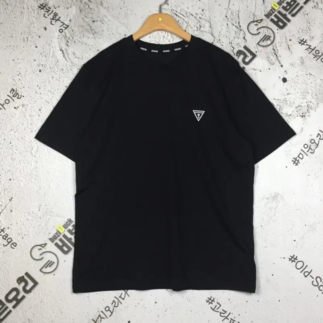 게스 GUESS 반팔 티 블랙 100(L) 1900548 상품이미지1