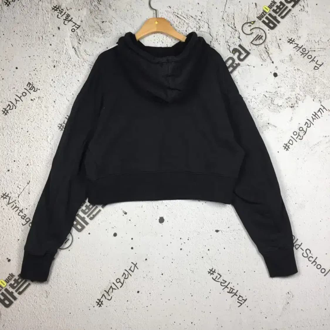 아디다스 여성 크롭 숏 후드티 검흰 블랙 XS 2300259 상품이미지2