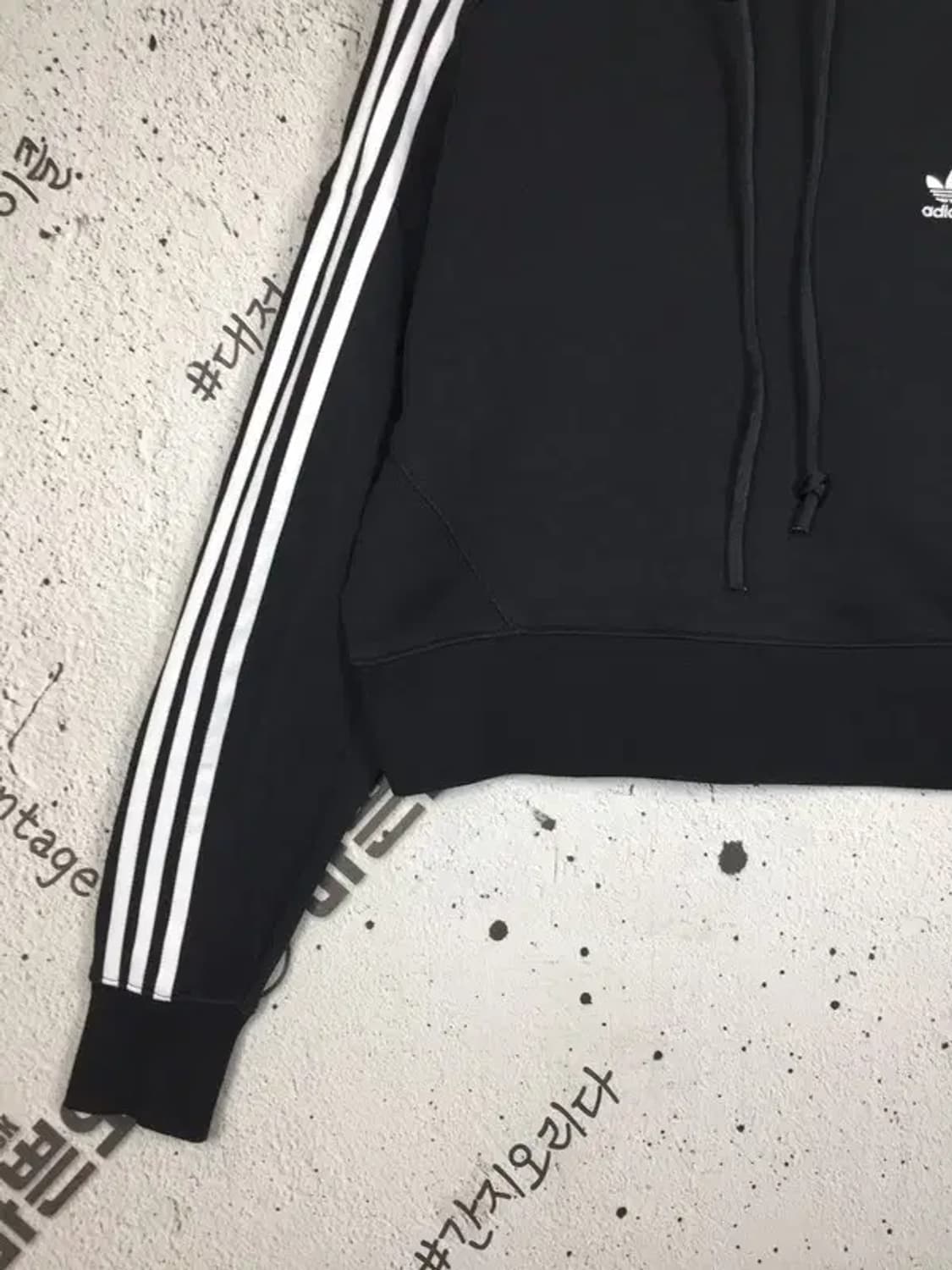 아디다스 여성 크롭 숏 후드티 검흰 블랙 XS 2300259 상품이미지5