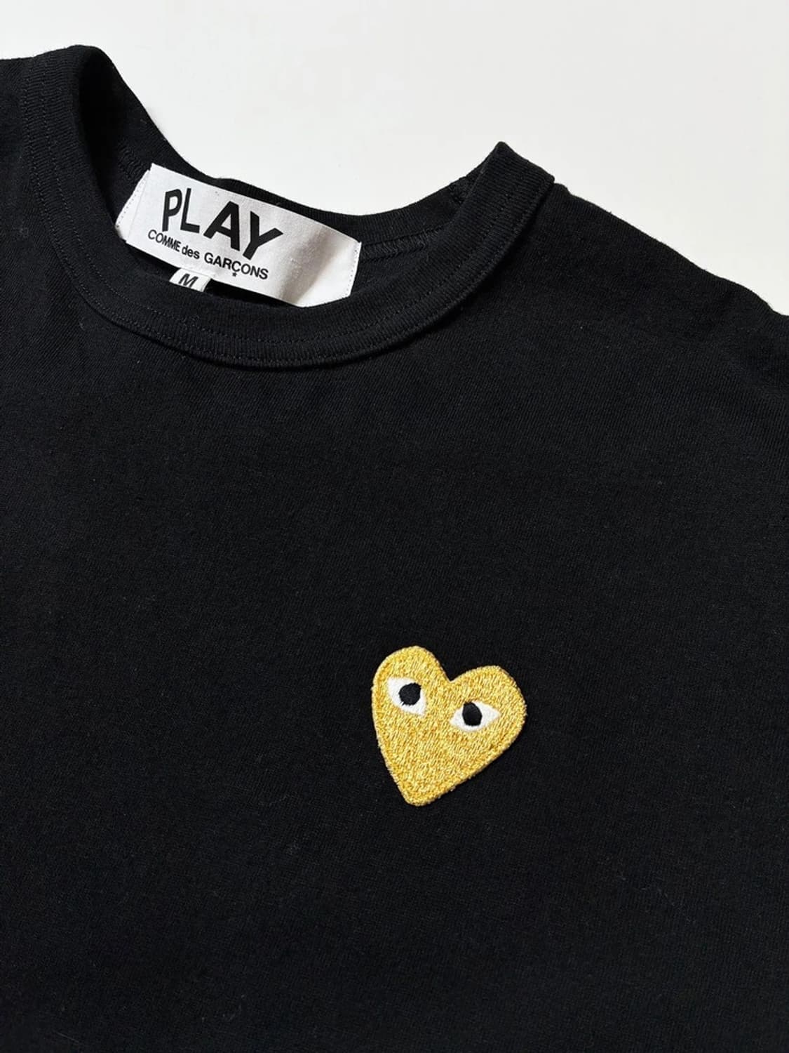 꼼데가르송 우먼스 골드 와펜 반팔 티셔츠 PN9501 상품이미지3