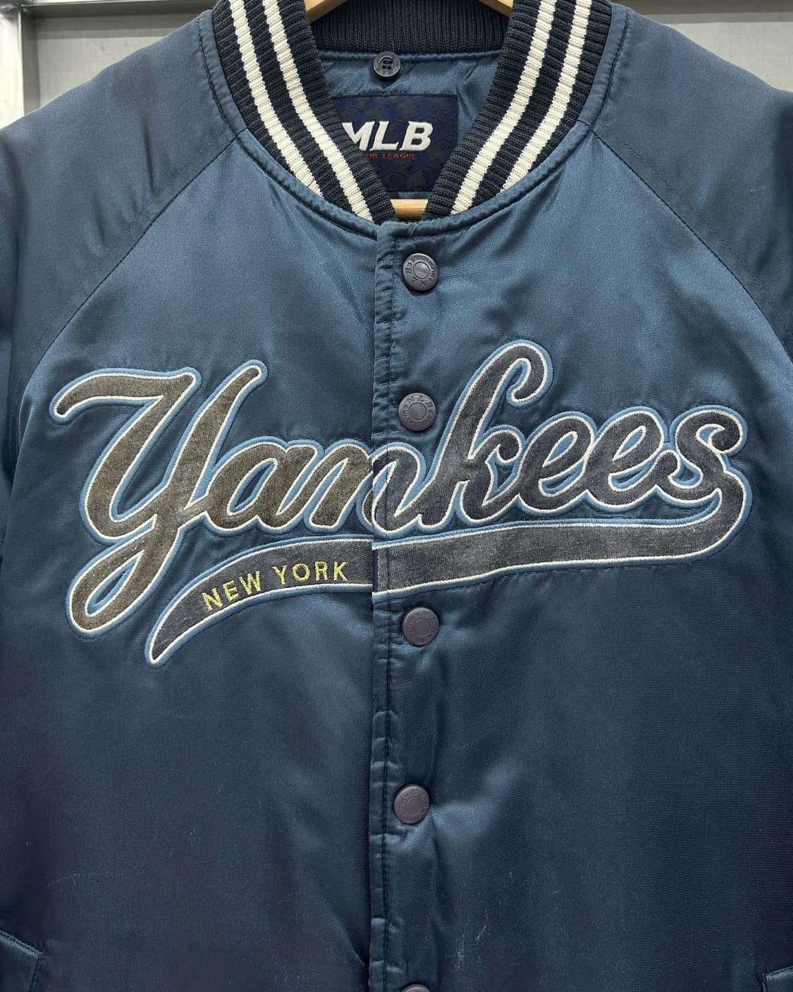 엠엘비 00s  뉴욕 양키즈 사틴쉘 스타디움 자켓 상품이미지3