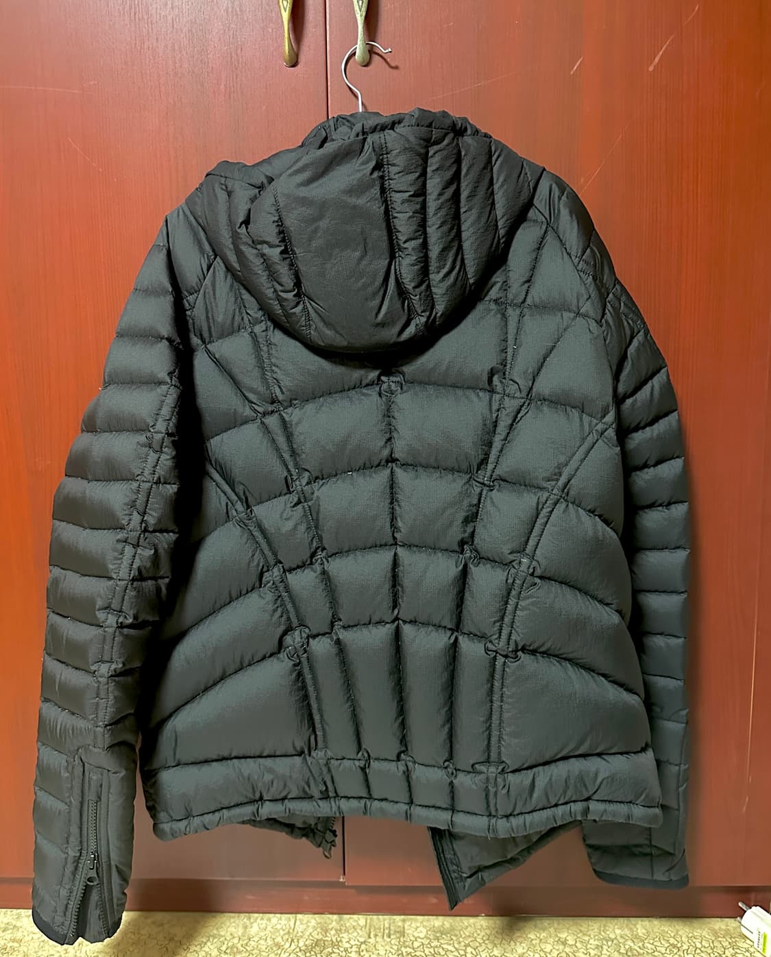 더콜디스트모먼트 절개 경량패딩 M 상품이미지5