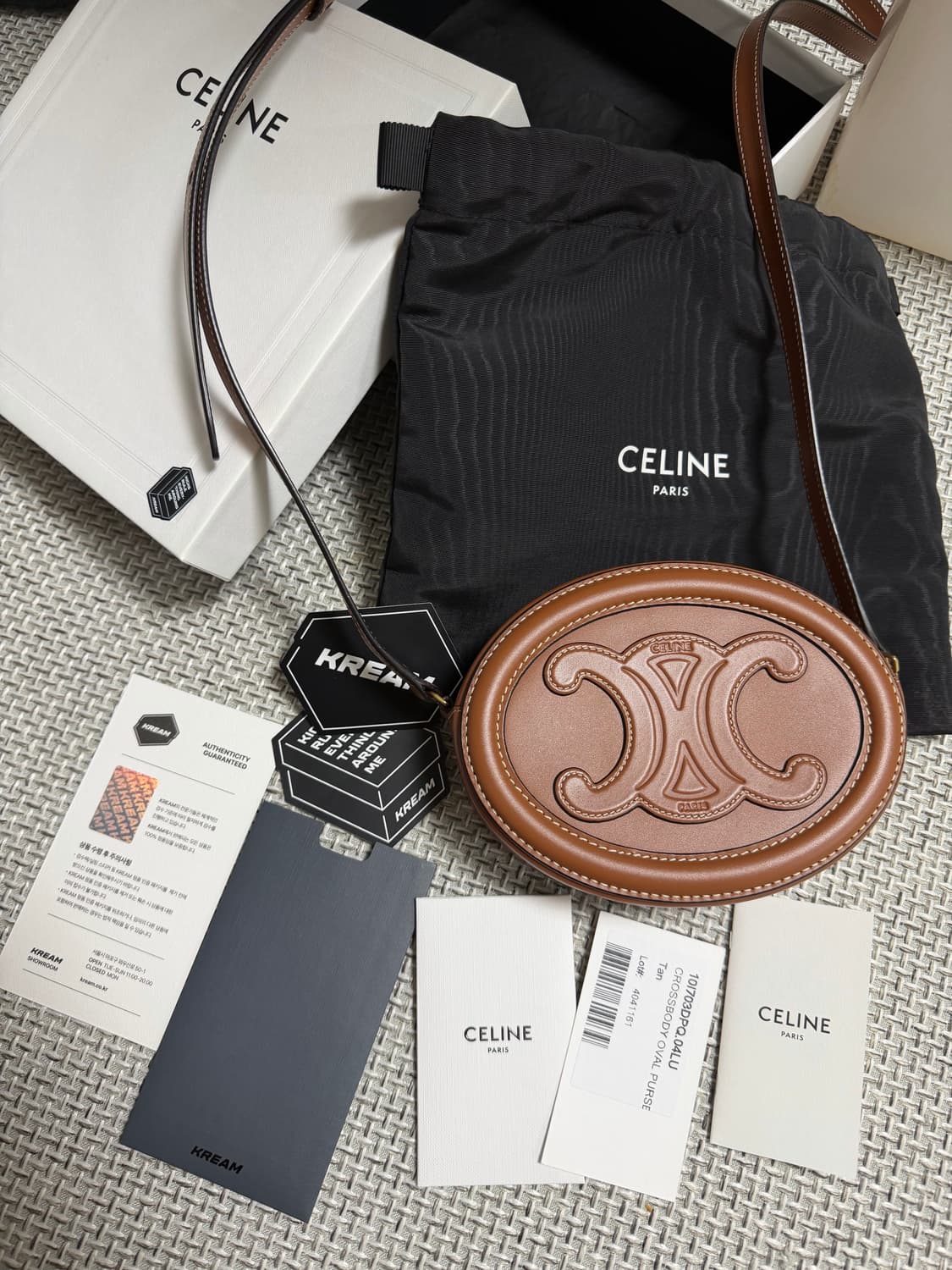 [새상품급/크림]셀린느 트리오페 오벌 펄스 미니백 상품이미지1