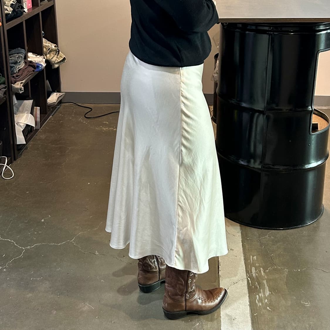 아이보리 새틴 롱 스커트 상품이미지2