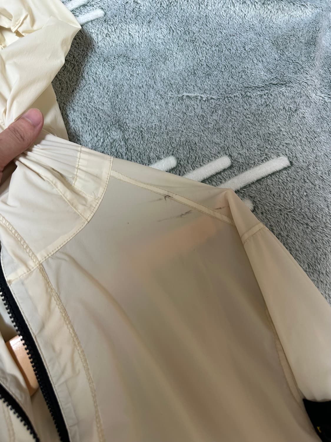 스톤아일랜드 스킨터치 바람막이 상품이미지2