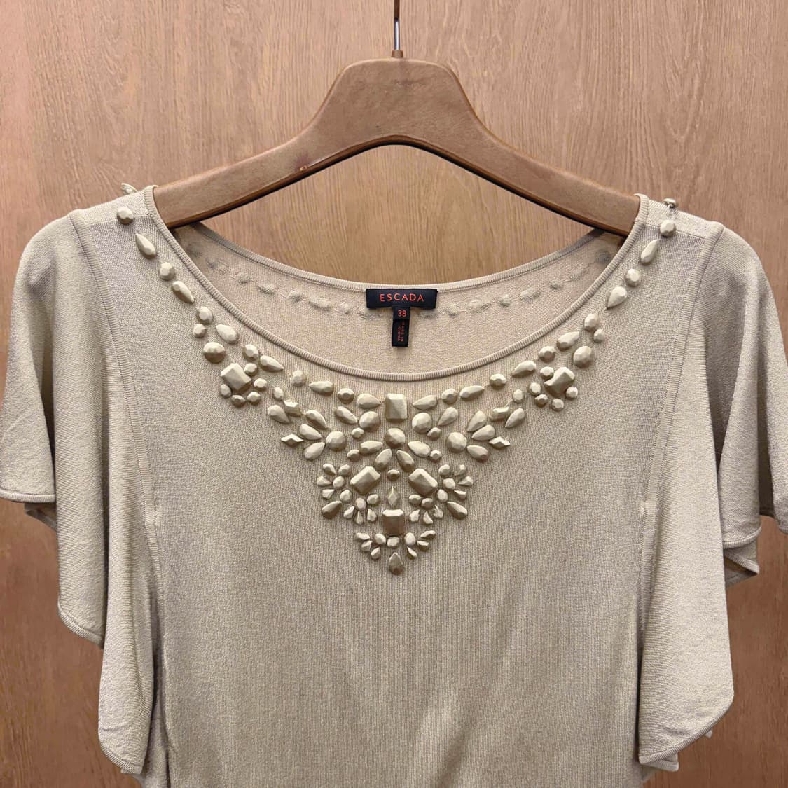 에스카다 비즈 장식 라운드넥 반팔 니트 플라워 패턴 디테일 베이지 상품이미지4