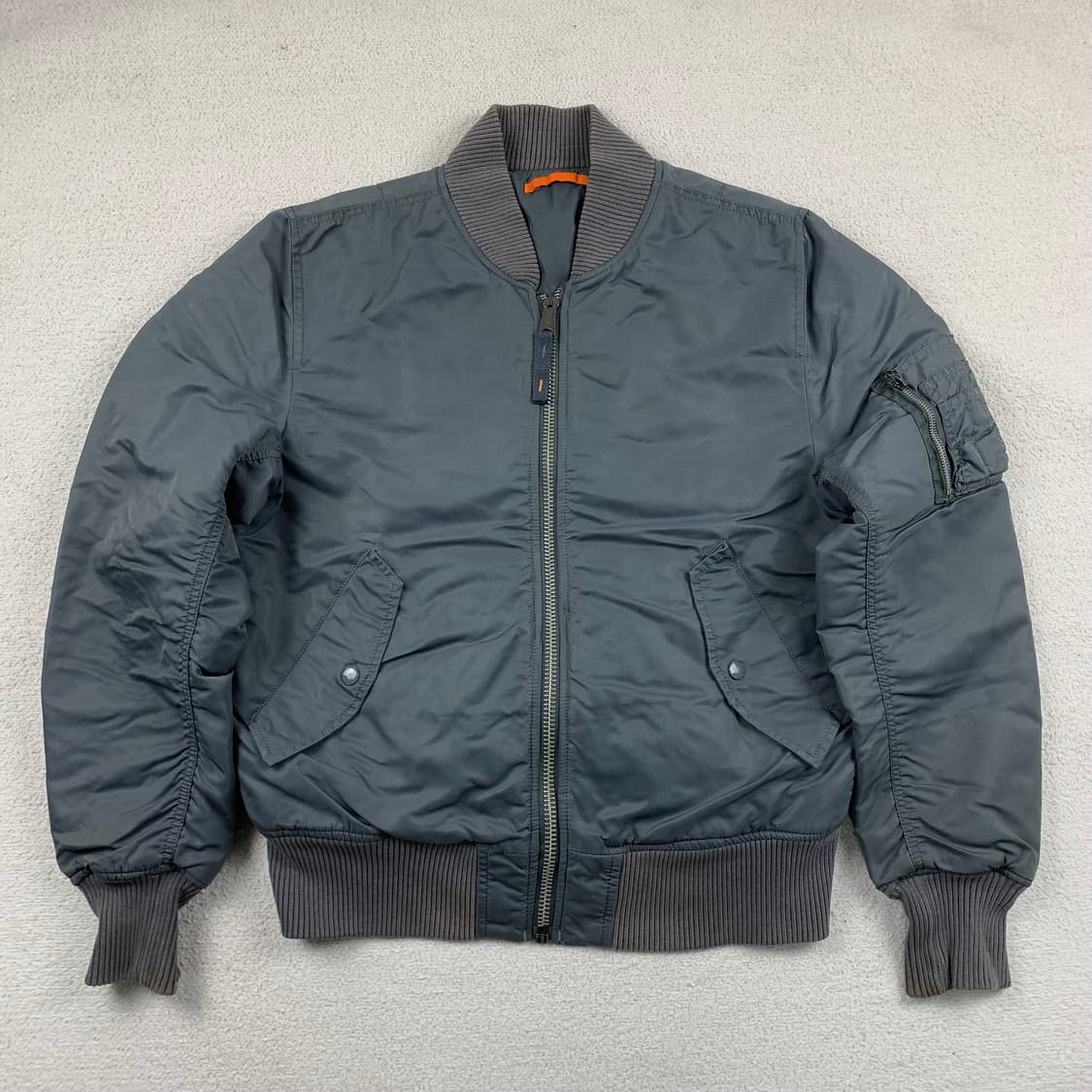 알파인더스트리 ma-1 항공점퍼 건메탈 상품이미지1