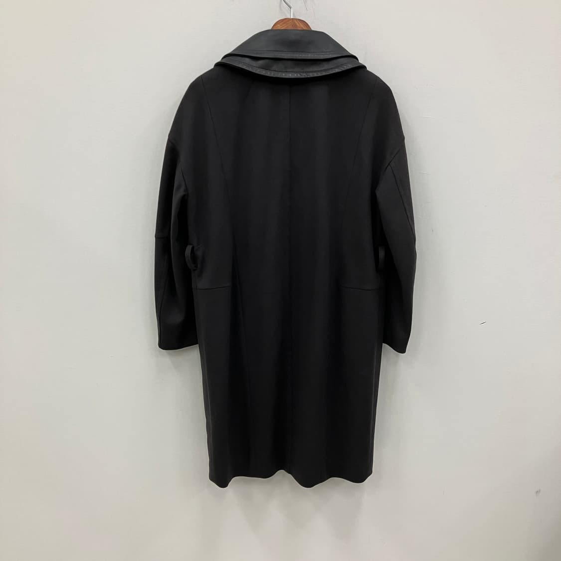 타임 차콜 캐시미어 혼방 가죽 하이넥 카라 싱글 롱 코트 상품이미지2