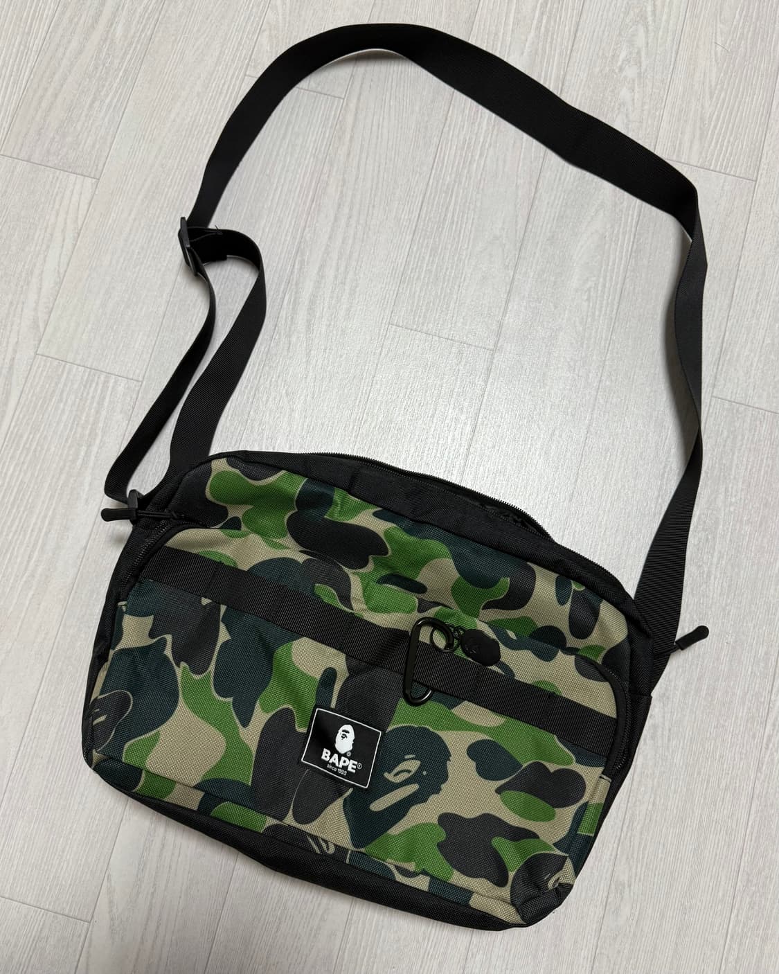 베이프 잡지부록 크로스백 상품이미지1