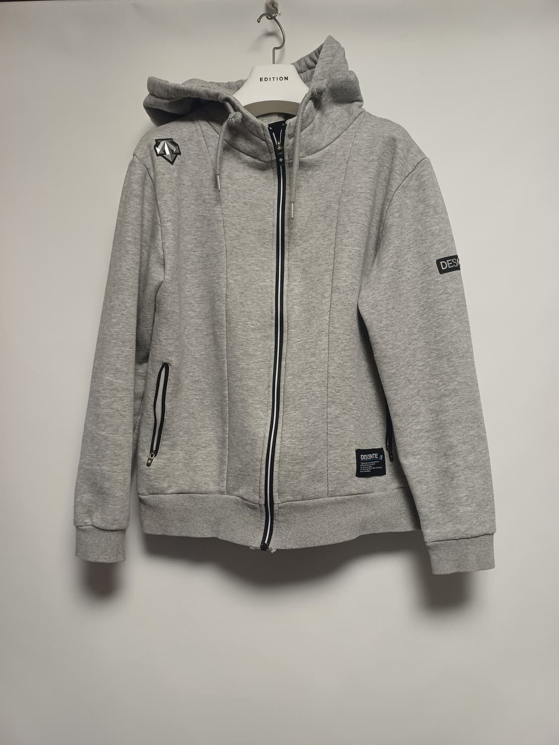 데상트 기능성 트레이닝 후드 집업 (L사이즈/그레이) 상품이미지1