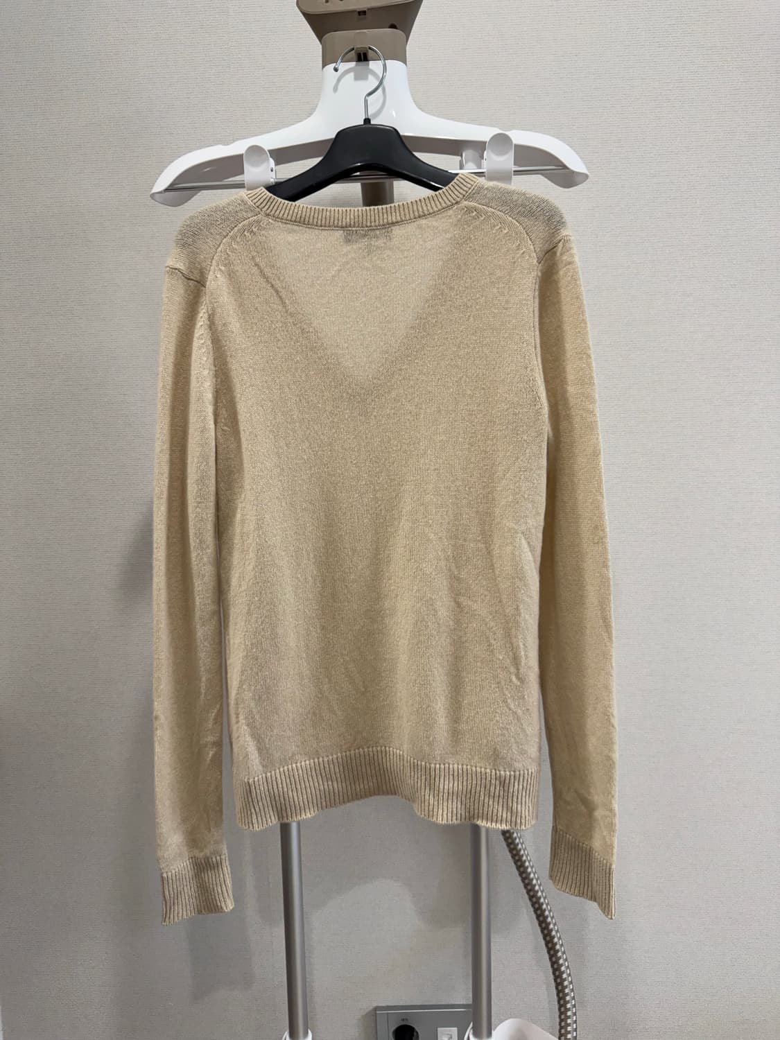 theory 띠어리 캐시미어 브이넥 니트 상품이미지4