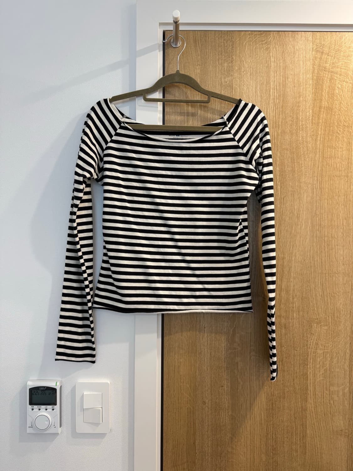 브랜디멜빌 오프숄더 스트라이프 티  상품이미지4