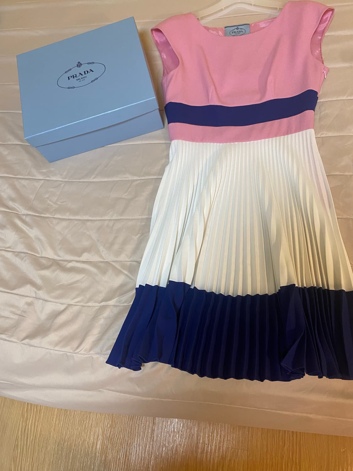 프라다 정품 플리츠원피스 40사이즈 (55-66사이즈)  기장88 상품이미지5