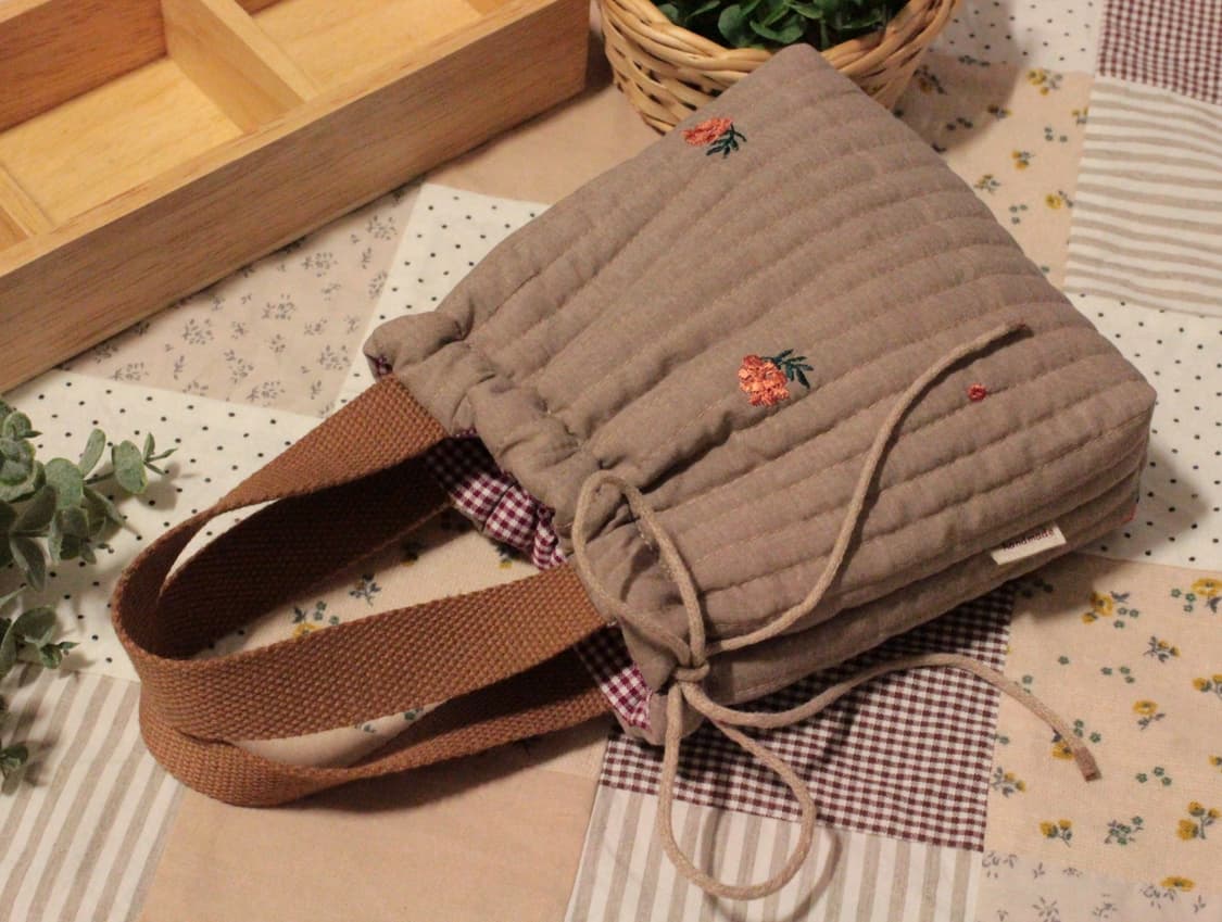 핸드메이드 누빔 손잡이 파우치 상품이미지1