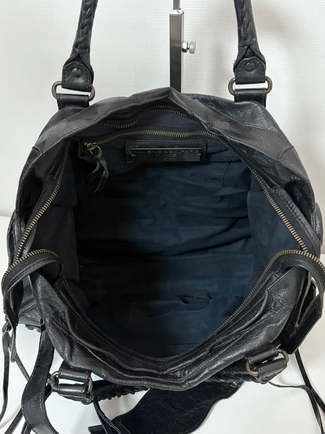 발렌시아가 시티 모터백 블랙 미디움 상품이미지6