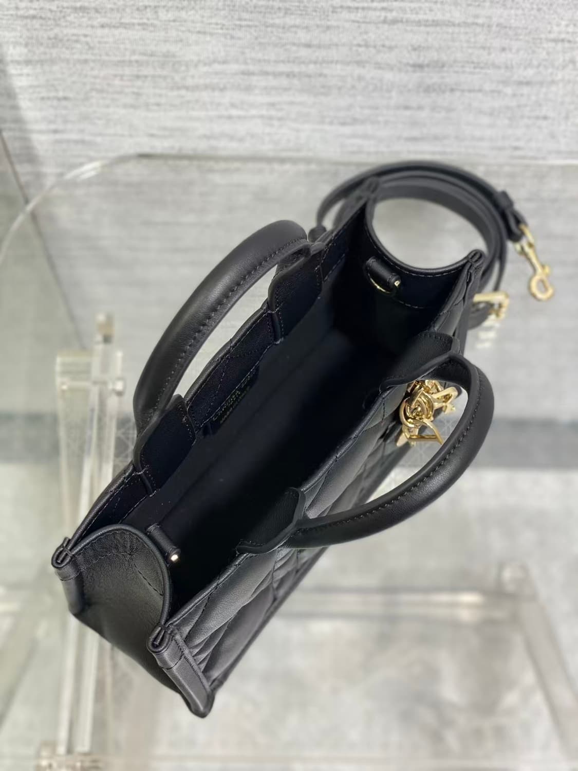 디올 미니 스트랩 북 토트 매크로까나쥬 카프스킨 블랙 상품이미지4