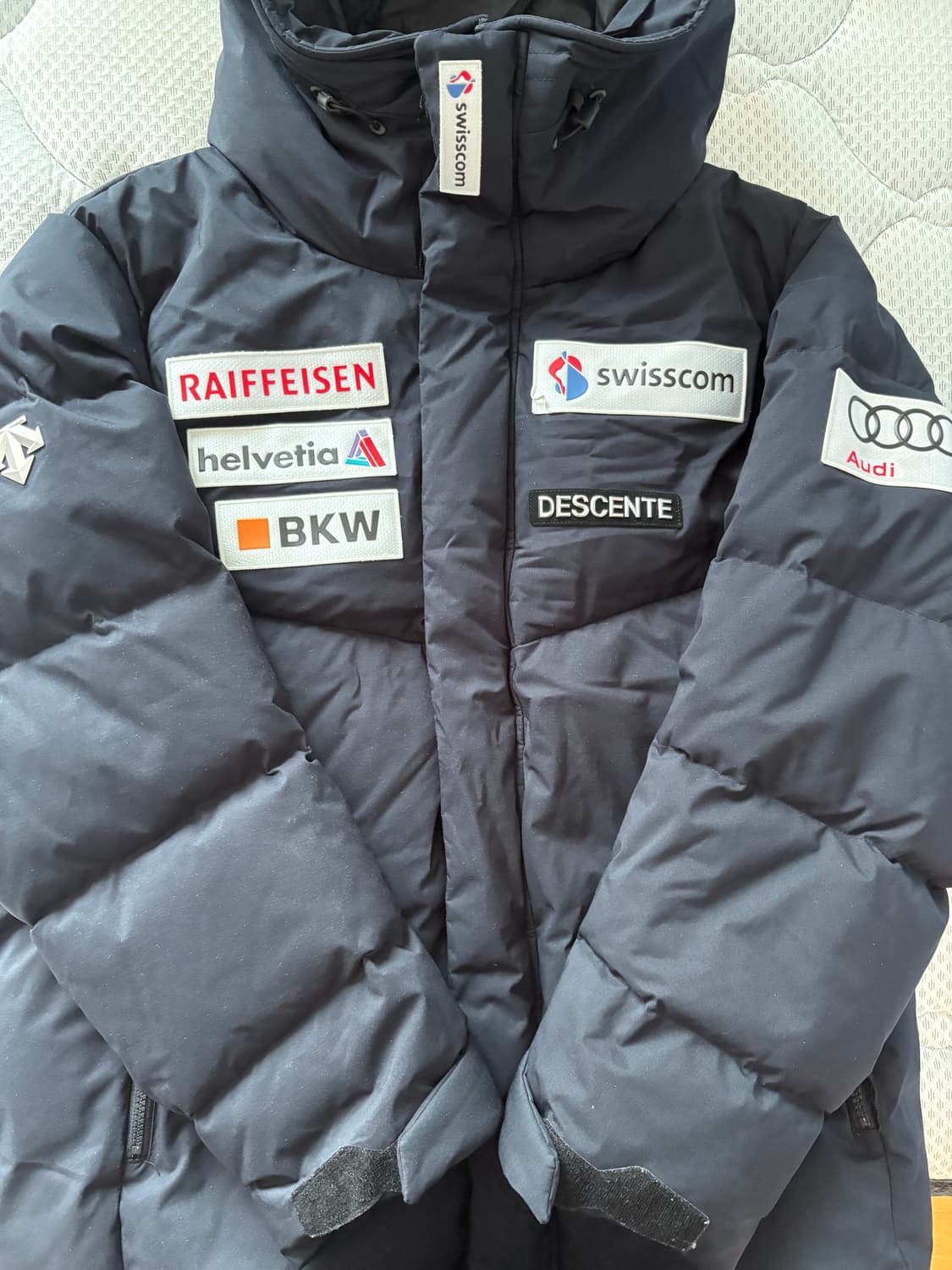 데상트 아우디 패딩 XL 상품이미지1