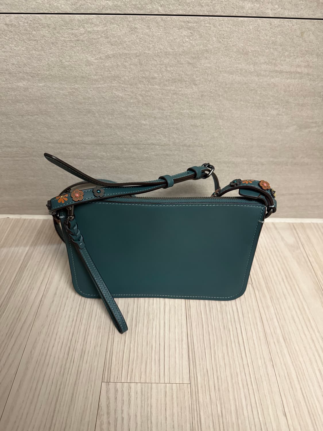 코치 소호 크로스바디 티로즈 상품이미지1