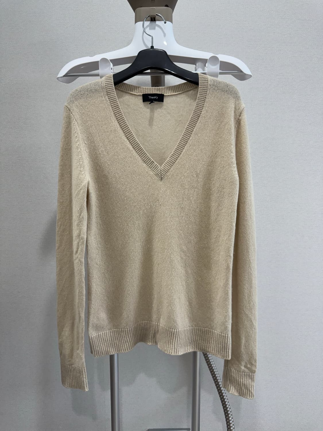 theory 띠어리 캐시미어 브이넥 니트 상품이미지1