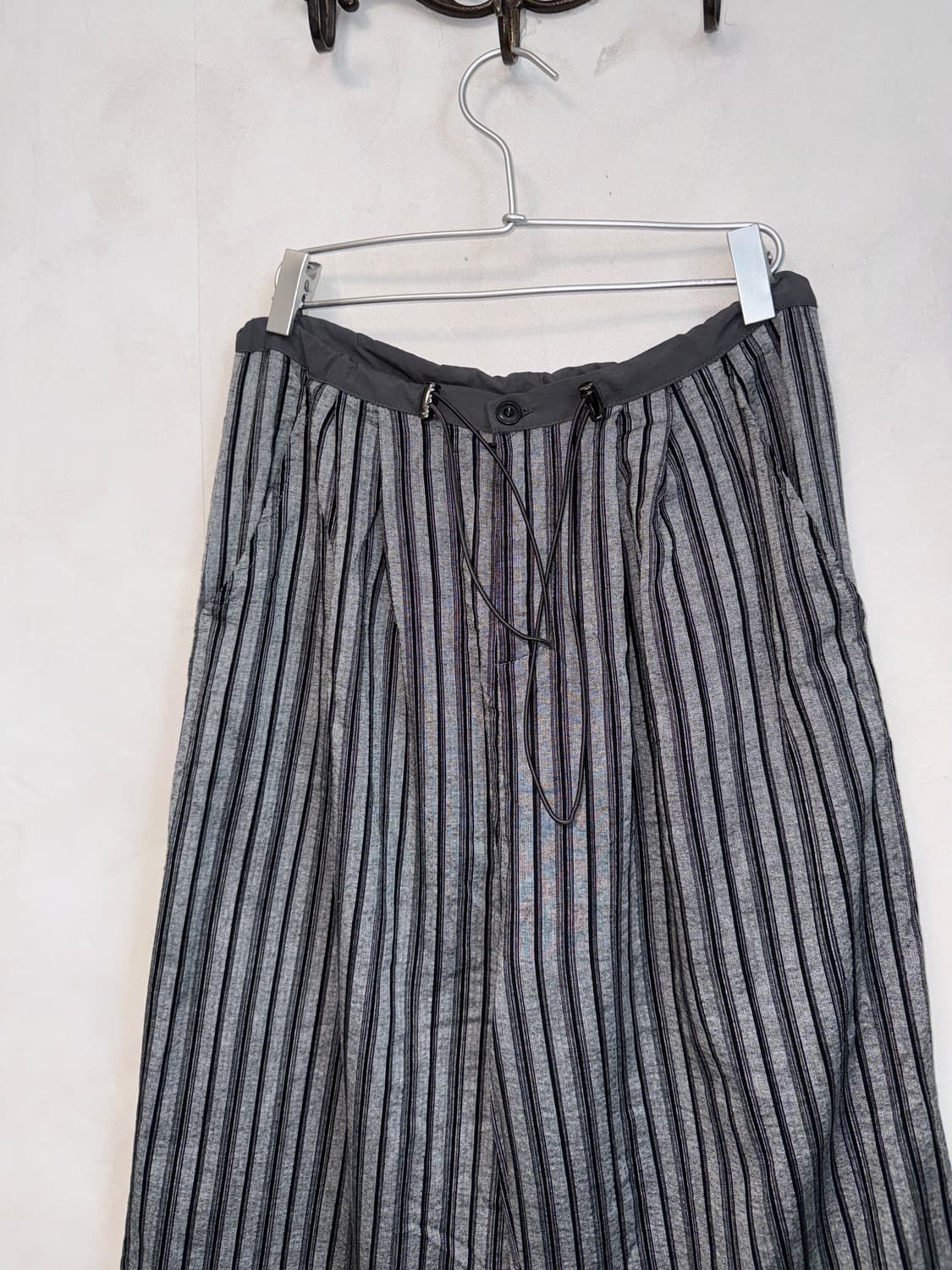 Charcoal stripe wide pants 상품이미지2
