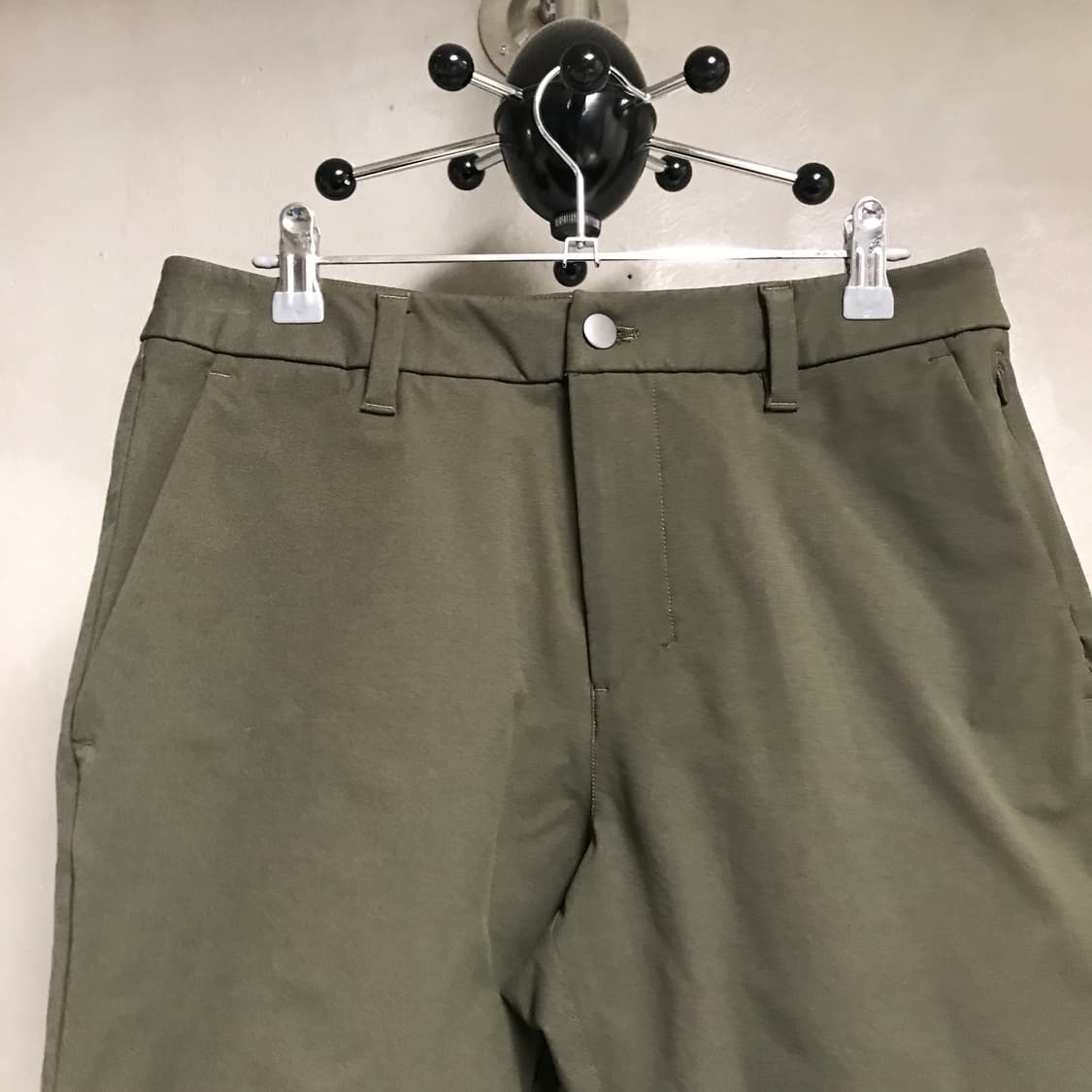 룰루레몬 카키 반바지 30 상품이미지2