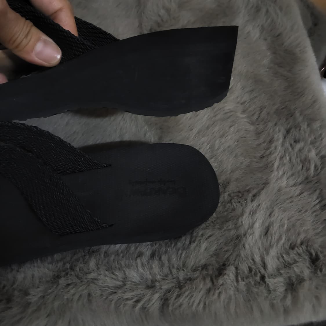 새상품 New 베어파우 BEARPAW 블랙 쪼리 웨지힐 샌들 230 상품이미지3