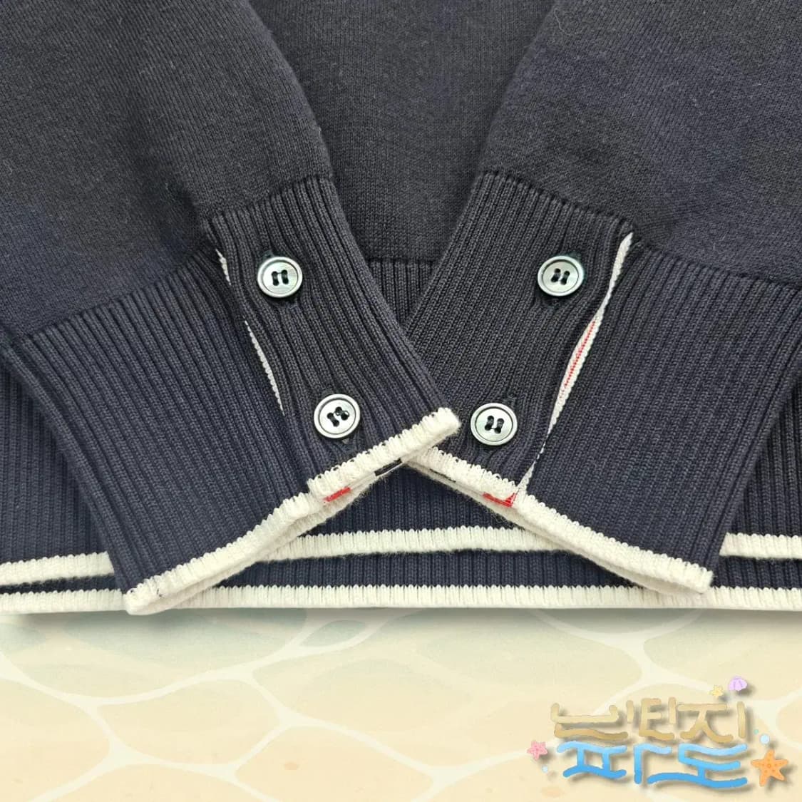 2 THOM BROWNE 톰브라운 21FW 헥터 자가드 완장 니트 상품이미지4