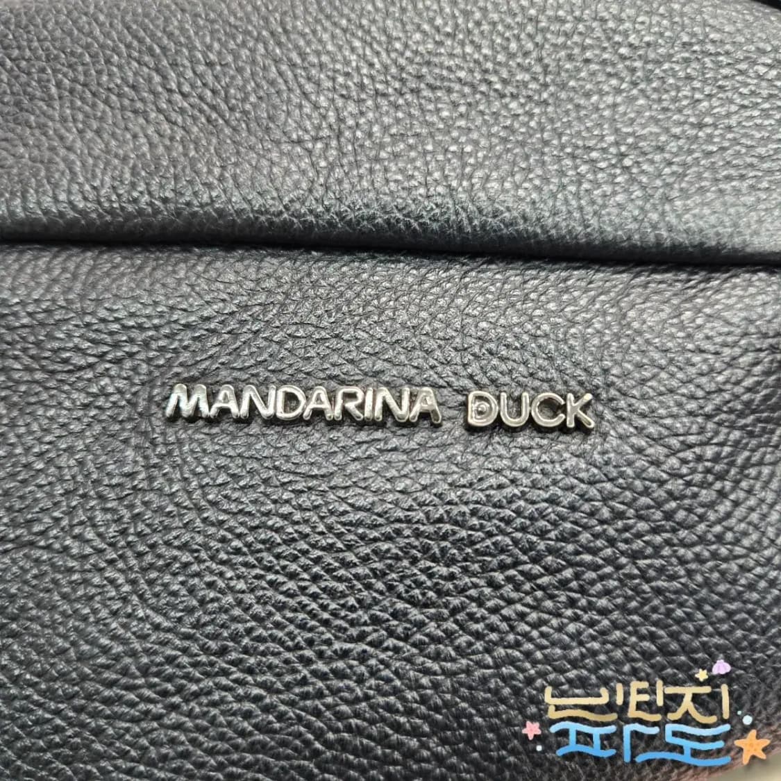 만다리나덕 레더 숄더백 상품이미지8