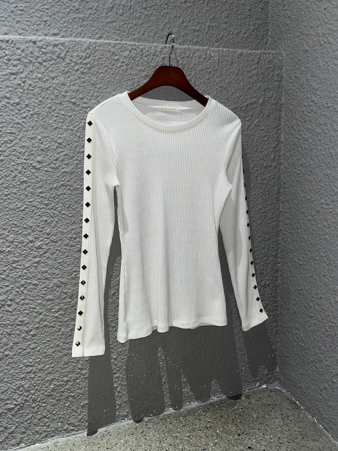 에고이스트 스터드 디테일 롱슬리브 상품이미지3