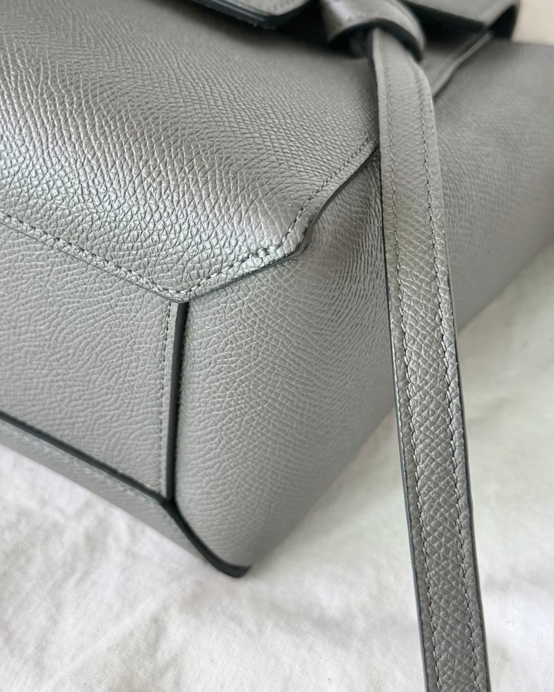 셀린느 나노 벨트백 그레이 상품이미지6