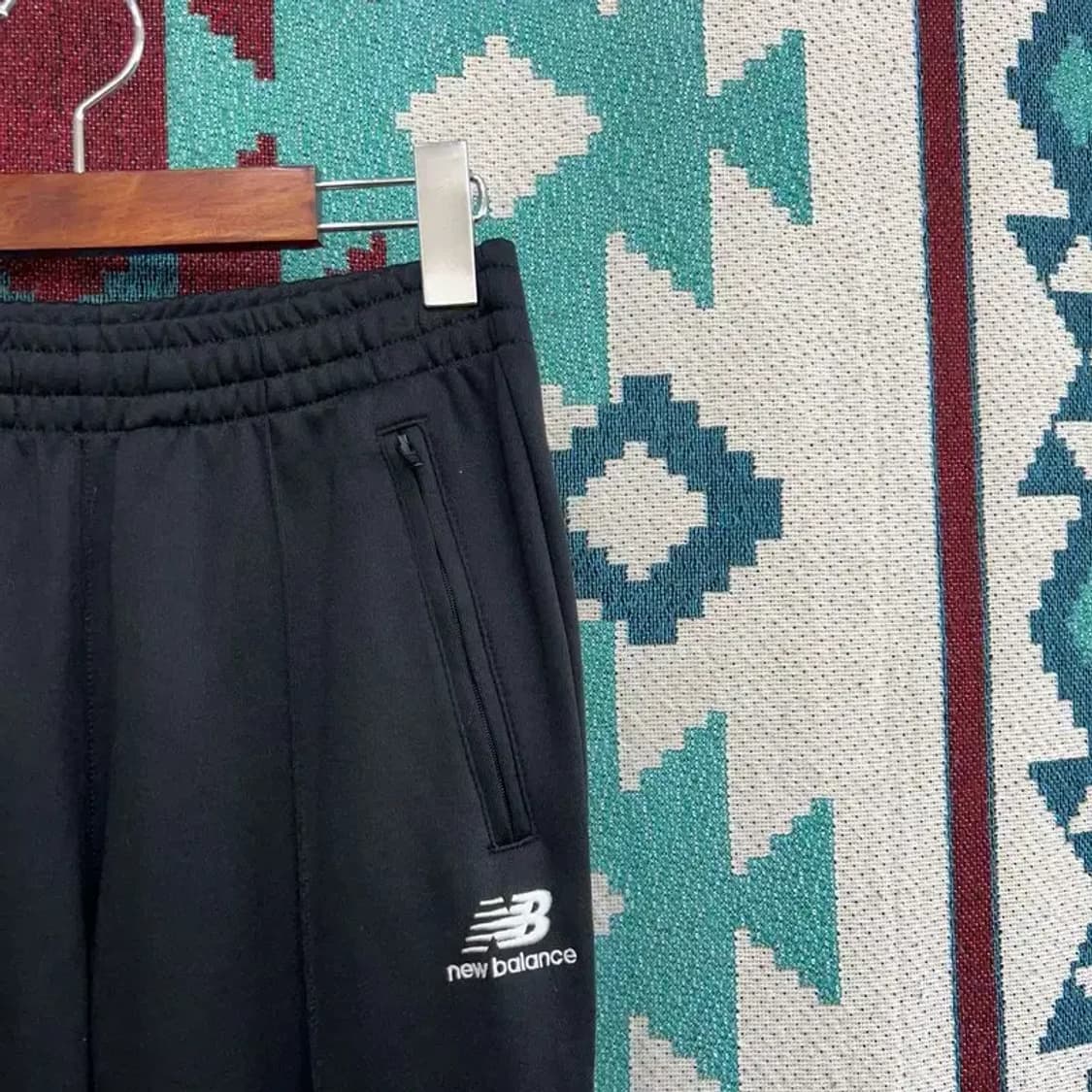 [23~25인치] 뉴발란스 여자 스포츠 자수 트레이닝 운동바지 상품이미지2