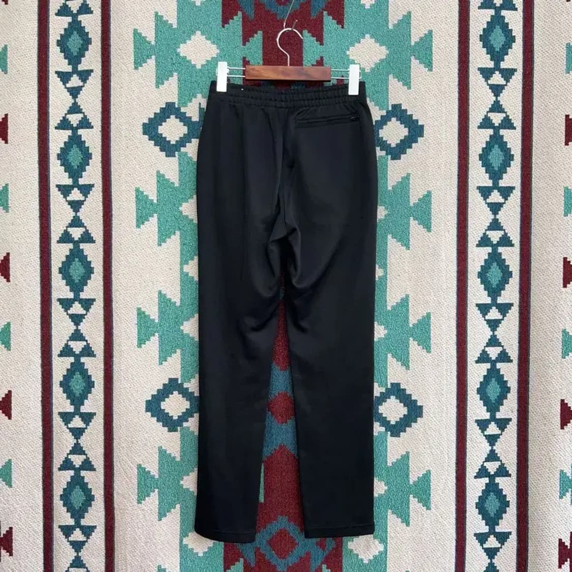 [23~25인치] 뉴발란스 여자 스포츠 자수 트레이닝 운동바지 상품이미지3