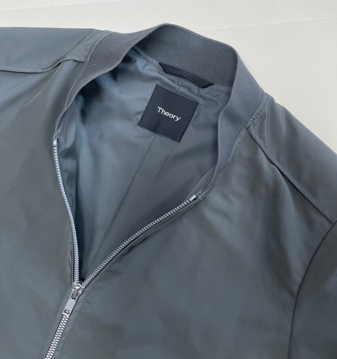 띠어리 봄버 자켓 회색 상품이미지4