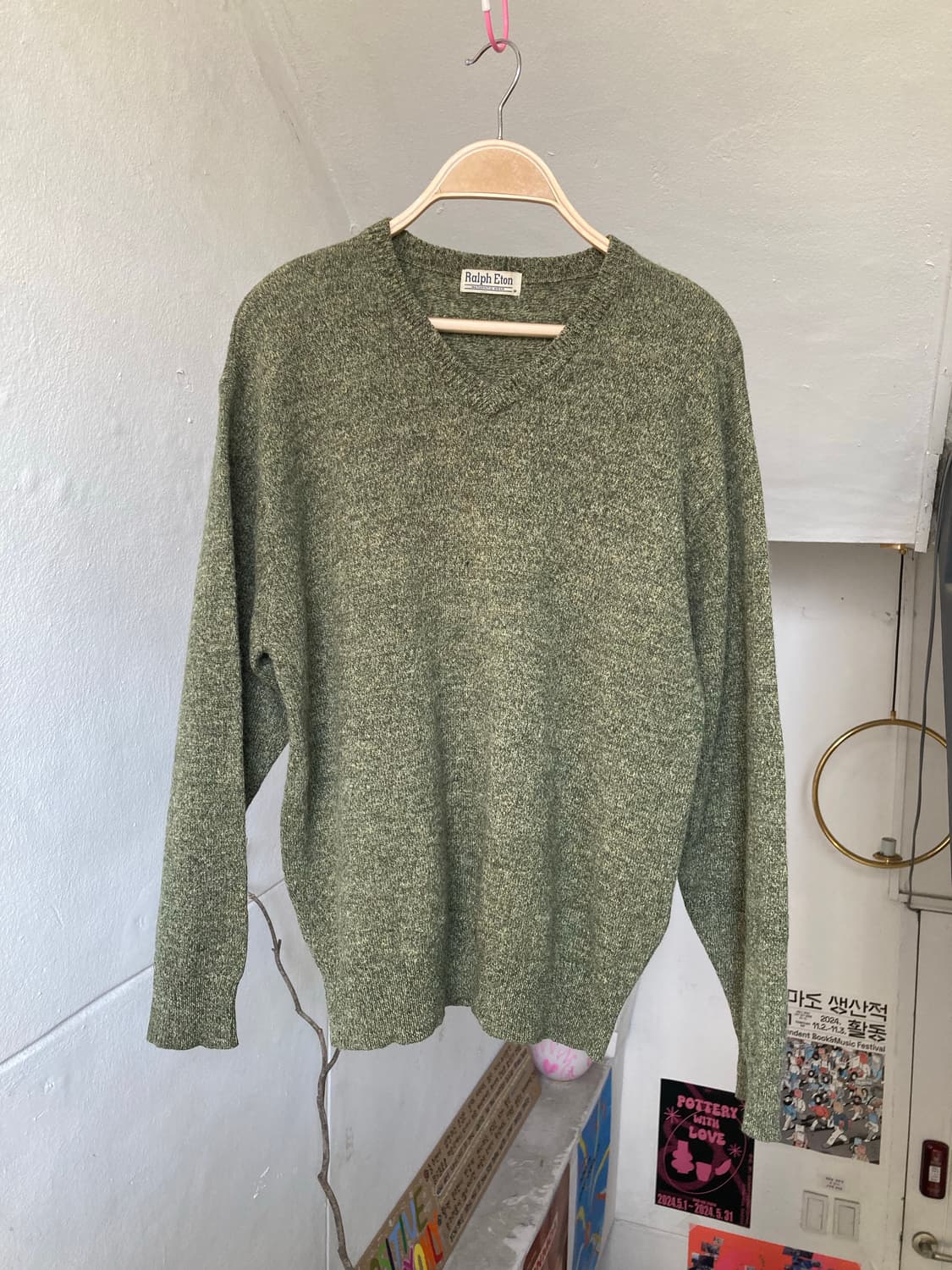 울 100% 쑥색 브이넥 니트 상품이미지1