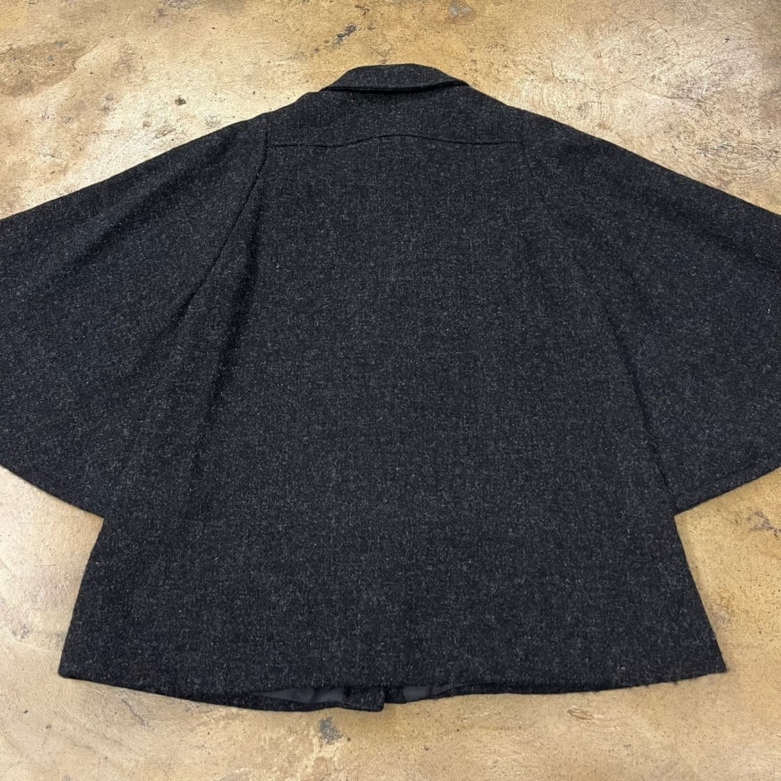 아페쎄 케이프 망토 차콜 코트  상품이미지4