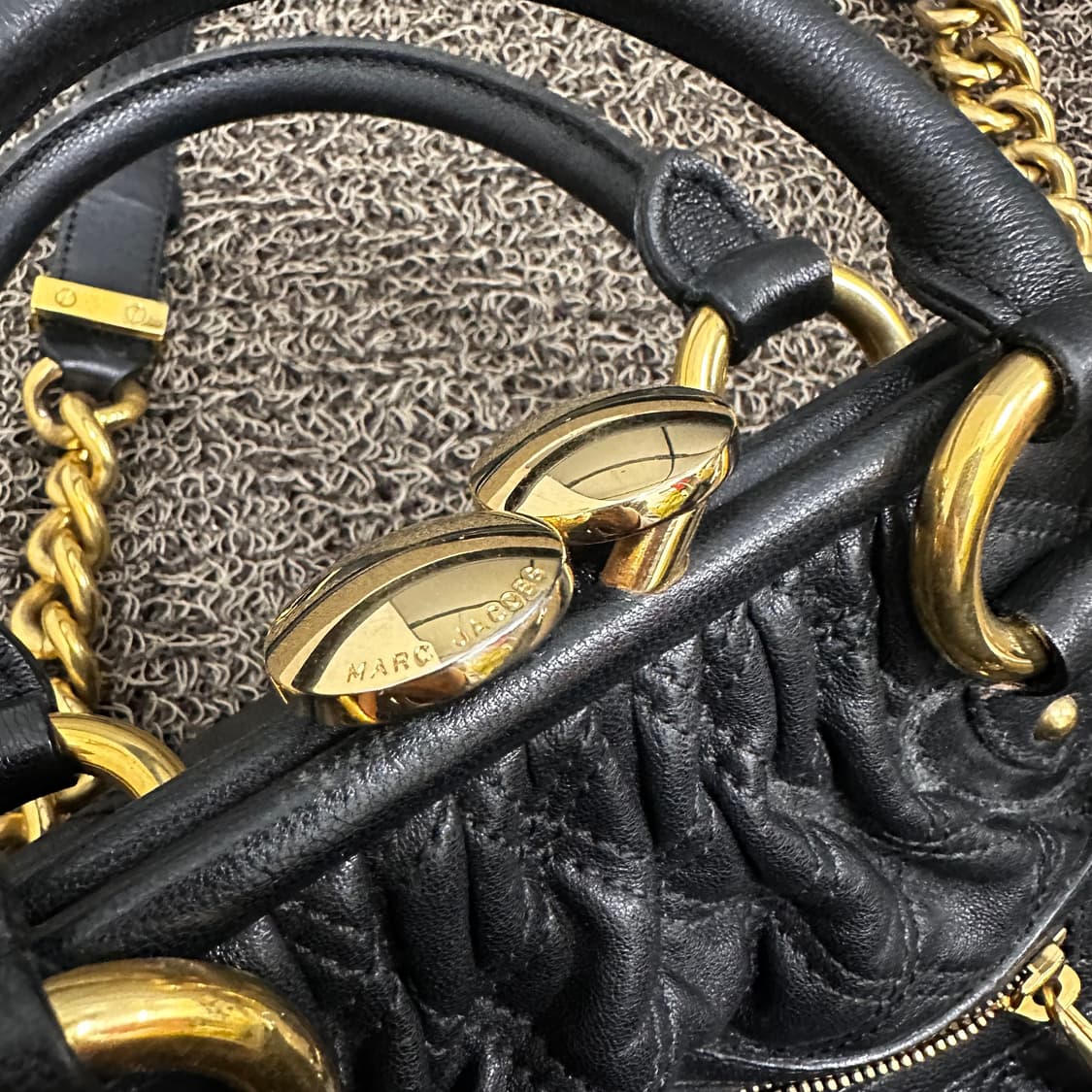 마크제이콥스 퀼팅 체인 여성 숄더백 토트백 블랙 상품이미지8