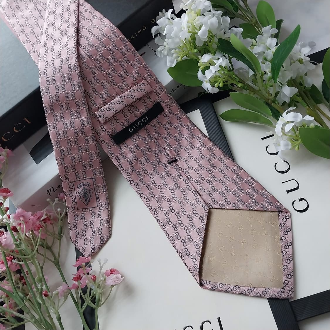 구찌 실크 핑크 자카드 로고 패턴 넥타이 9.6cm A+등급 K1794
 상품이미지5