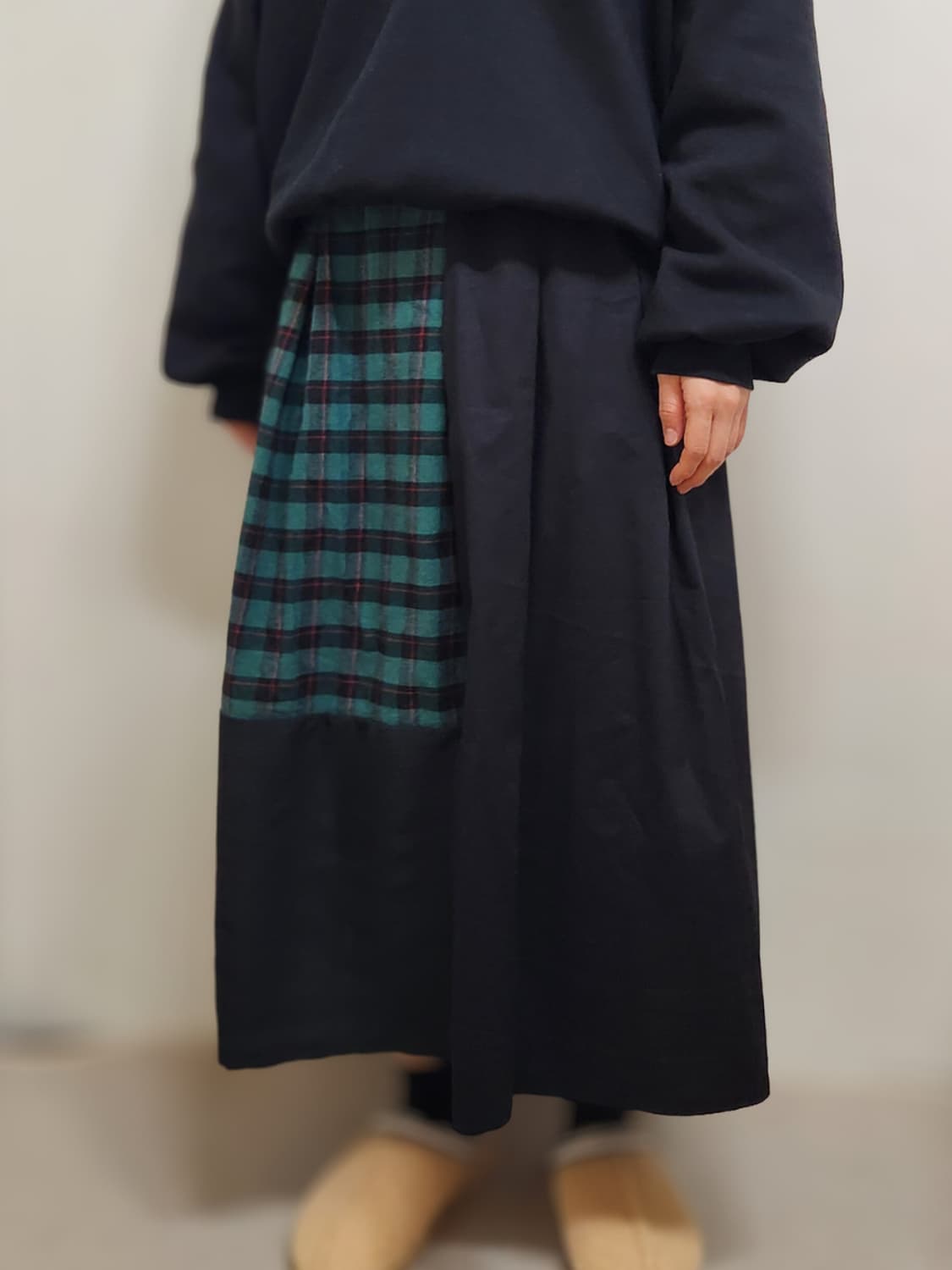 [기장수선가능] 360도 양면 타탄 체크 블랙 롱스커트 상품이미지3
