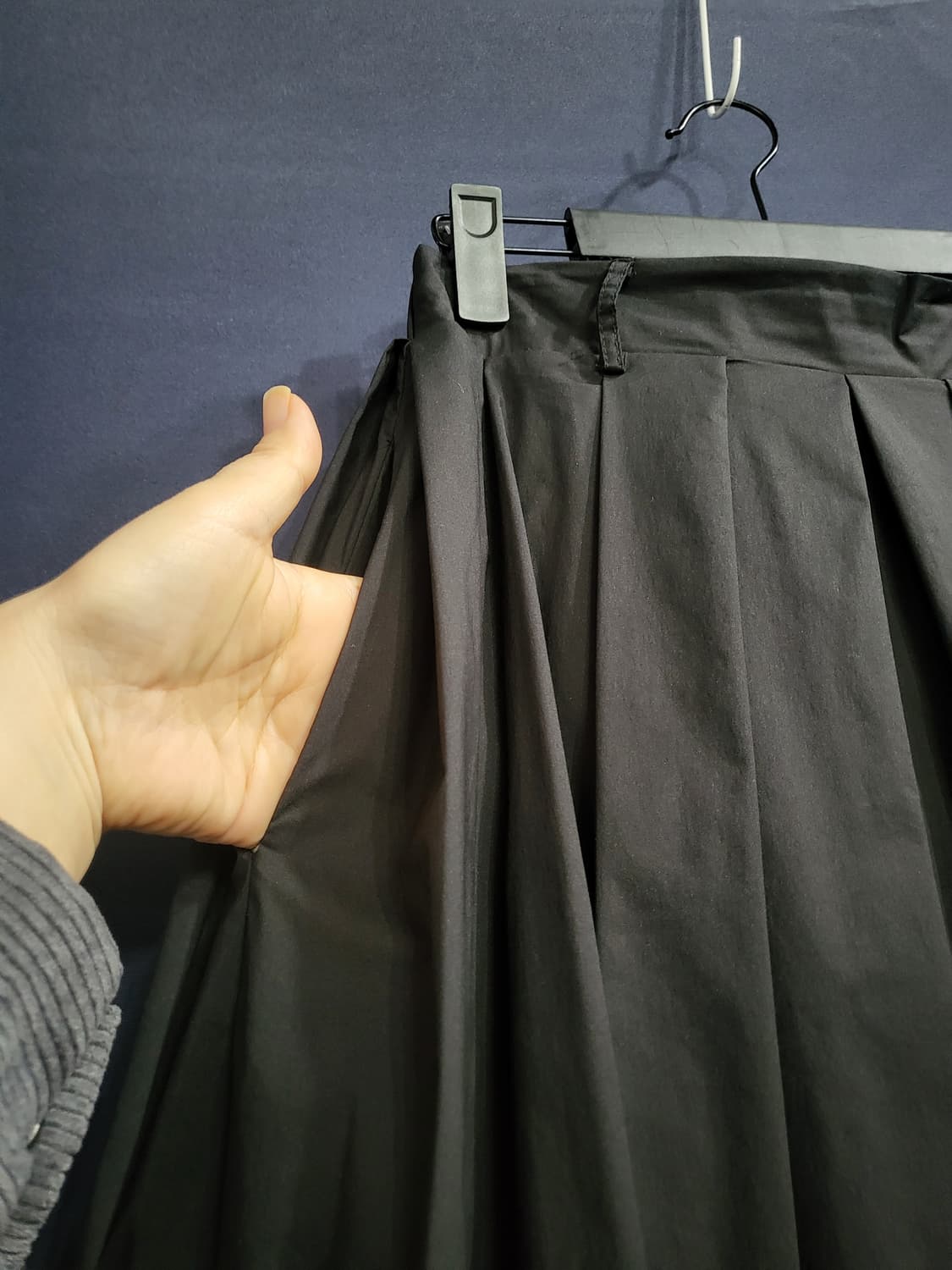 밴드 핀턱 플레어 스커트 상품이미지3