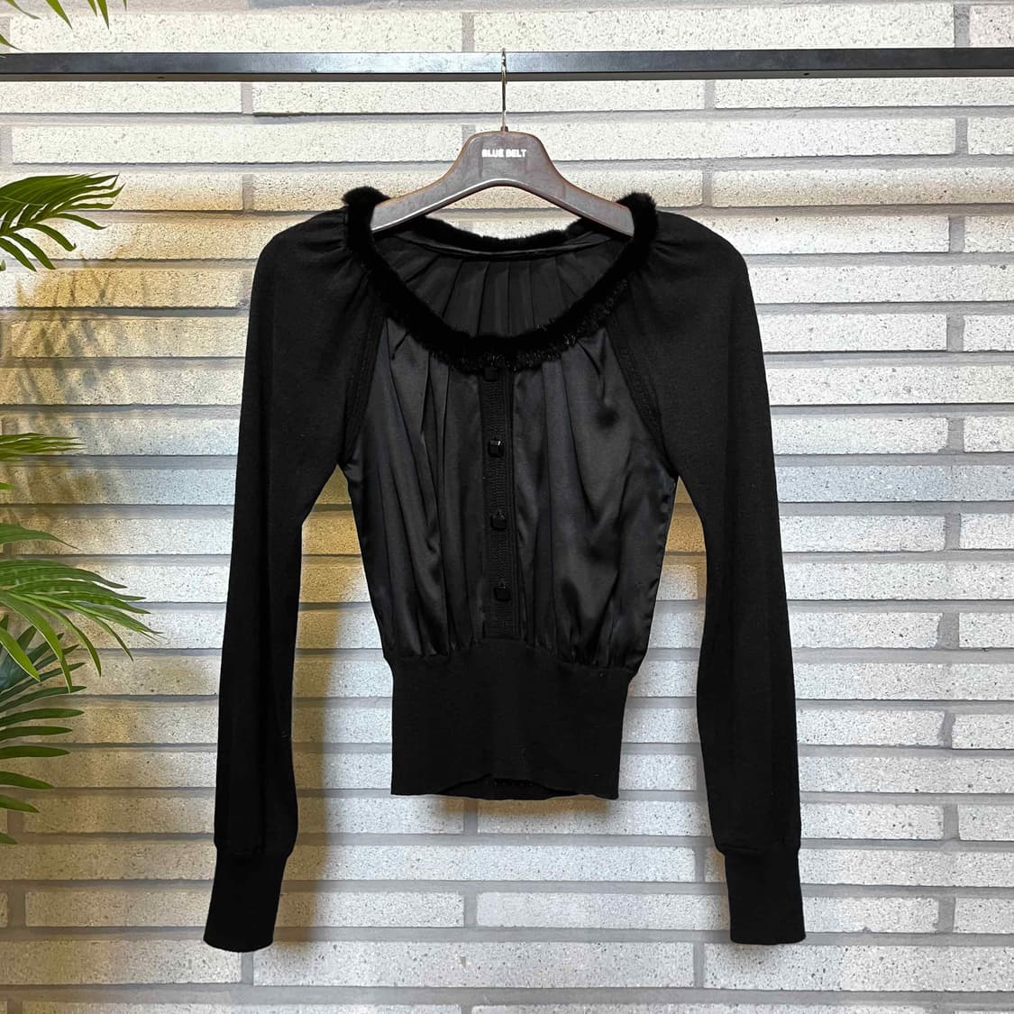 KR VINTAGE 크롭 니트 퍼카라 새틴 믹스 셔링 디테일 블랙 상품이미지2