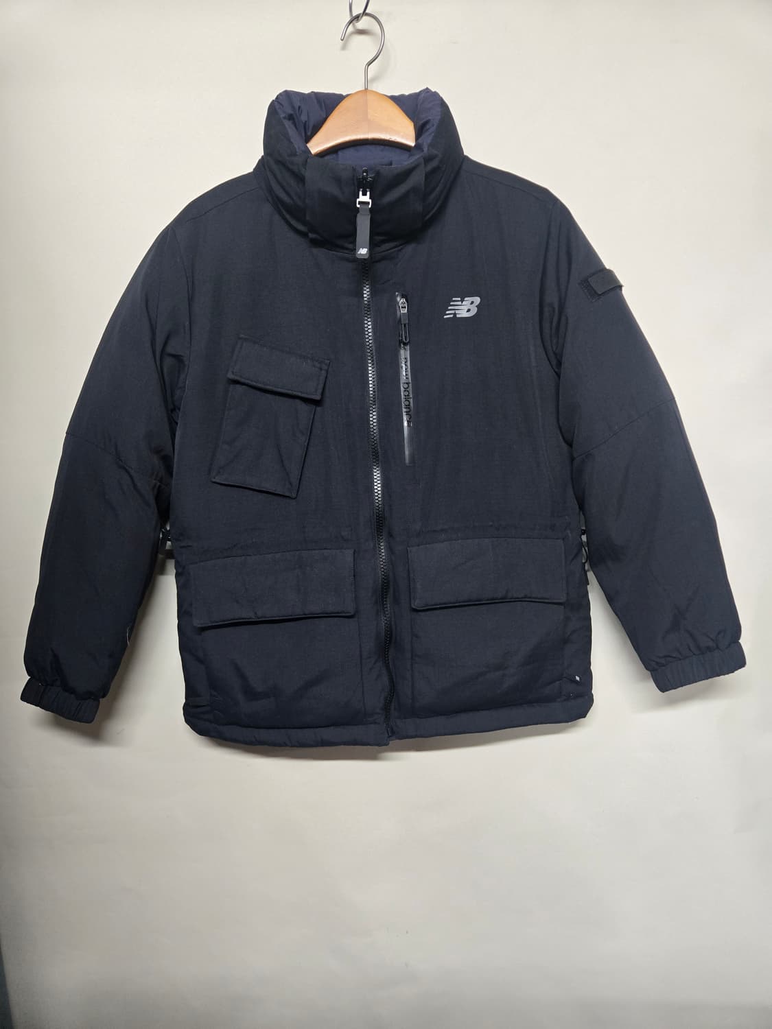 뉴발란스 리버시블  네이비 블랙  구스 숏 패딩 자켓 모자X 상품이미지4