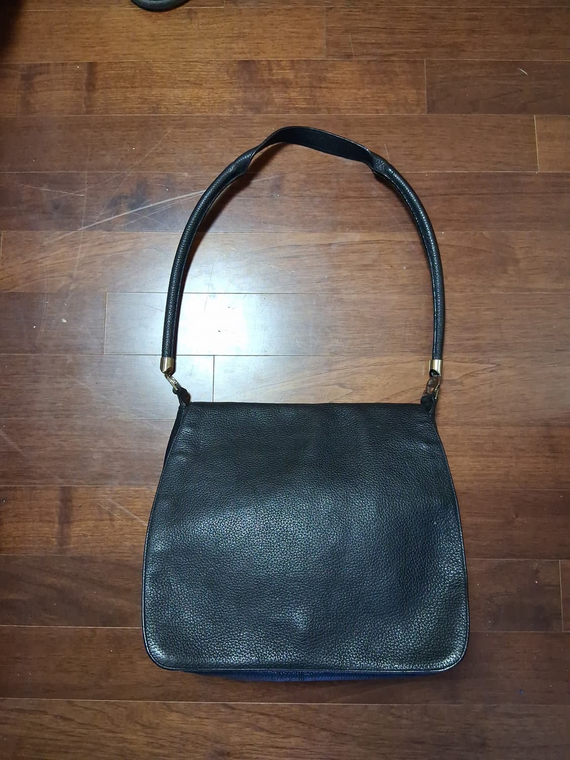 AIGNER 블랙 가죽 숄더백 상품이미지1