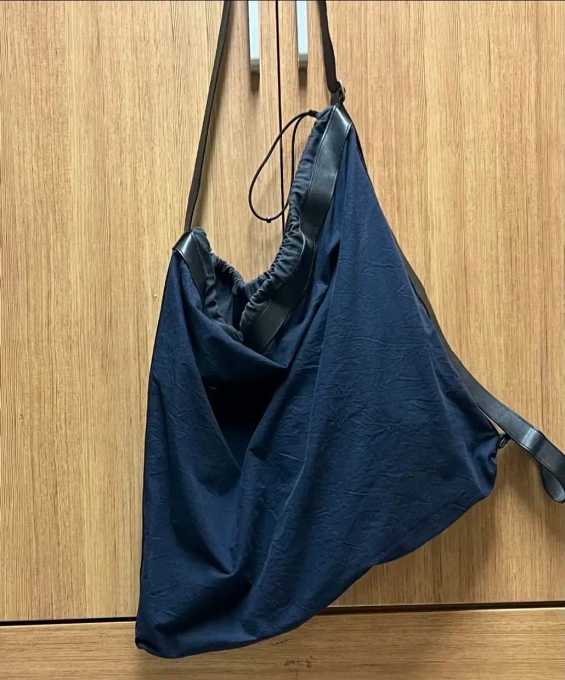 해칭룸 백 네이비 상품이미지1